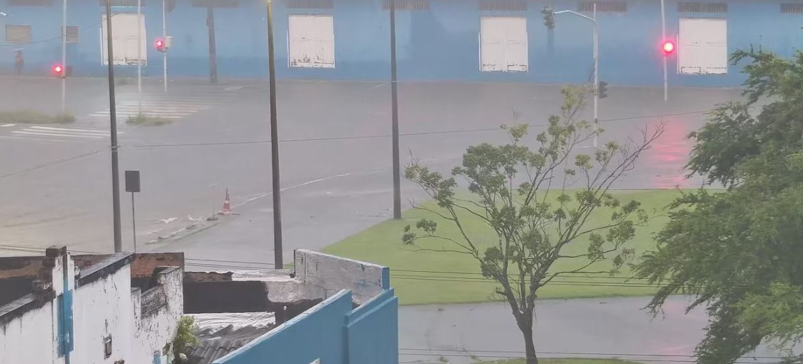 João Pessoa registra chuvas intensas com pontos de acúmulo de água em rodovias; saiba onde cHUVAS