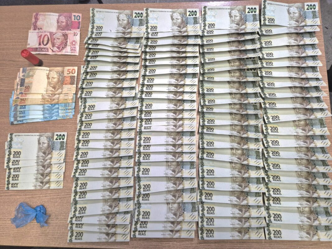 VÍDEO: polícia apreende R$ 19 mil em notas falsas com jovem em Campina Grande nota falsa Campina Grande jovem