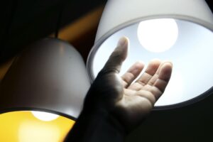 Tarifa Social tem novas regras e mais de 650 mil consumidores da Paraíba são beneficiados luz, energia eletrica