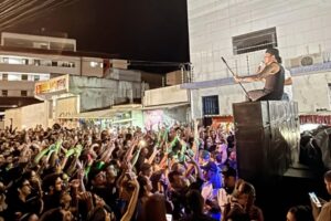 VÍDEO: Iguinho e Lulinha se apresentam em paredão na rua após show em Campina Grande VÍDEO: Iguinho e Lulinha se apresentam em paredão na rua após show em Campina Grande