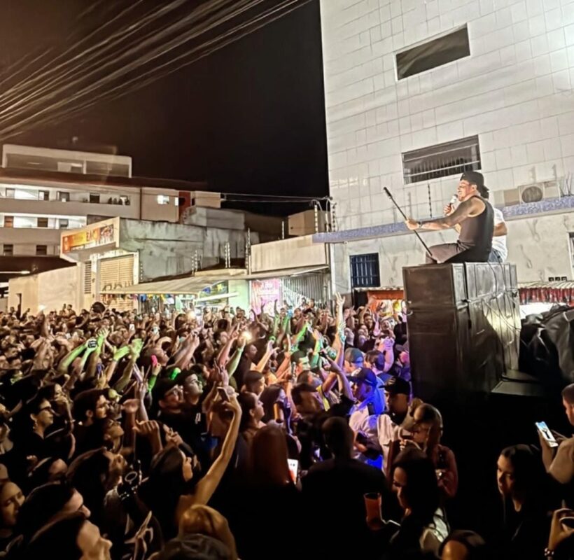VÍDEO: Iguinho e Lulinha se apresentam em paredão na rua após show em Campina Grande VÍDEO: Iguinho e Lulinha se apresentam em paredão na rua após show em Campina Grande