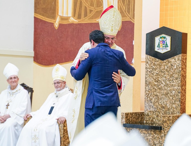 Em Cajazeiras, vice-governador Lucas Ribeiro prestigia posse de Dom Francisco Gabriel como novo bispo diocesano Em Cajazeiras, vice-governador Lucas Ribeiro prestigia posse de Dom Francisco Gabriel como novo bispo diocesano