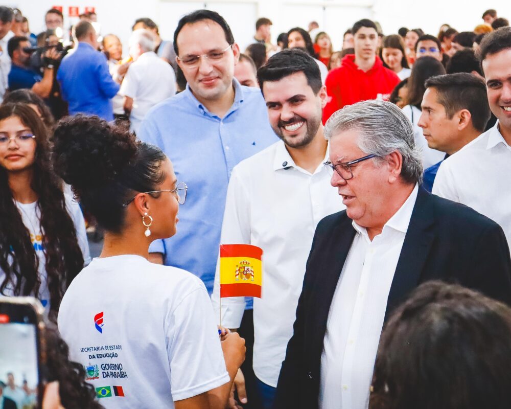 João Azevêdo lança 3º edição do Conexão Mundo com 400 vagas de intercâmbio para estudantes do ensino público; saiba como concorrer João Azevêdo lança 3º edição do Conexão Mundo com 400 vagas de intercâmbio para estudantes do ensino público; saiba como concorrer