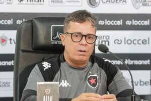 Apresentado no Botafogo-PB, Evaristo Piza comenta fase do clube e mira recuperação: "Conheço essa atmosfera" Apresentado no Botafogo-PB, Evaristo Piza comenta fase do clube e mira recuperação: "Conheço essa atmosfera"