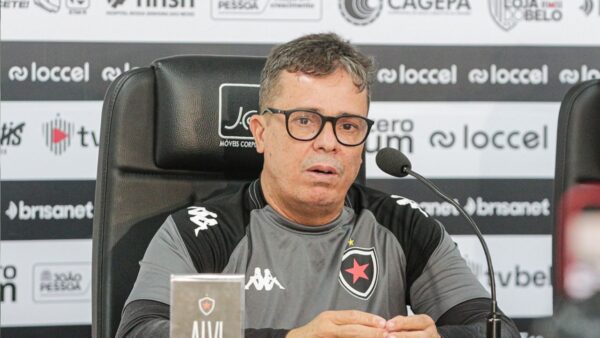 Apresentado no Botafogo-PB, Evaristo Piza comenta fase do clube e mira recuperação: "Conheço essa atmosfera" Apresentado no Botafogo-PB, Evaristo Piza comenta fase do clube e mira recuperação: "Conheço essa atmosfera"