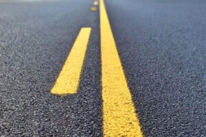 Bebê de um ano morre e quatro adultos ficam feridos em acidente na PB-238, no Cariri estrada, rodovia, asfalto