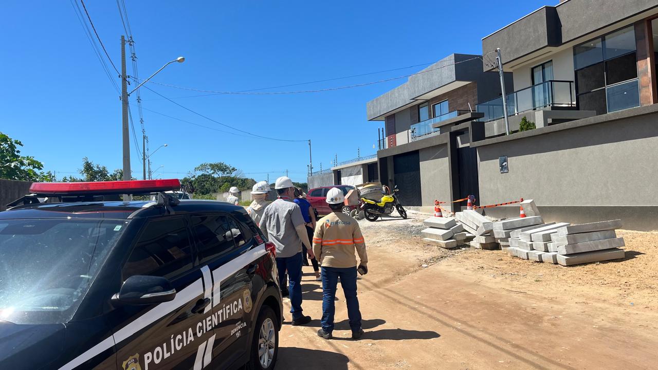 Operação flagra furto de energia em casa de alto padrão no Altiplano e em fazenda em Mataraca Operação contra furto (gato) de energia