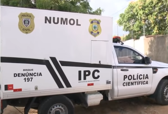 Homem adormece embaixo de ônibus e morre atropelado em Campina Grande Homem adormece embaixo de ônibus e morre atropelado em Campina Grande