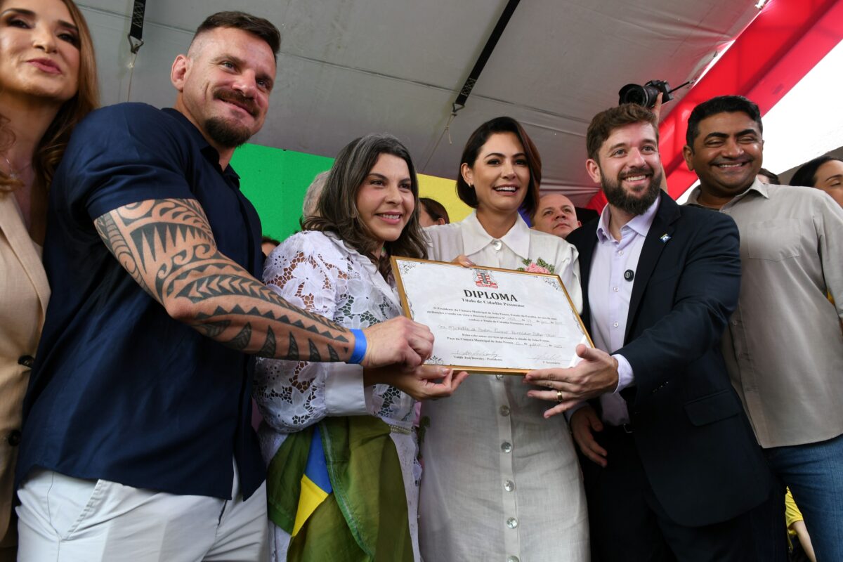 Michelle Bolsonaro recebe cidadania pessoense e vereadora Eliza comenta: "mulher não precisa ser igual ao homem"