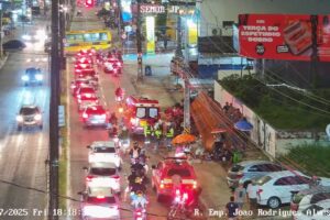 Motos se chocam na principal dos Bancários, derrubam parada de ônibus e deixam vários feridos