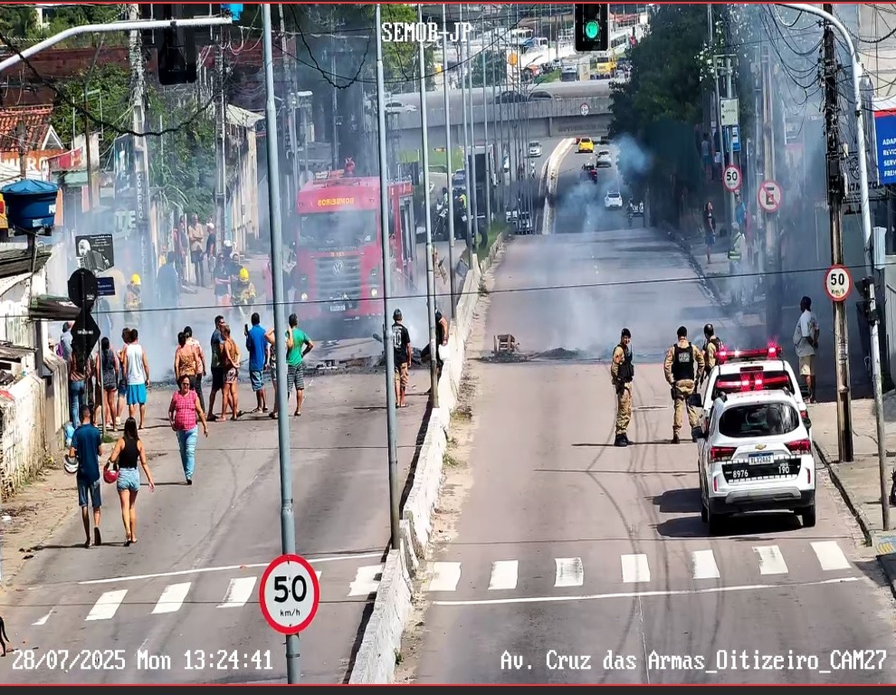 Protesto interdita trânsito em Oitizeiro. (foto: divulgação/COTT/Semob-JP)