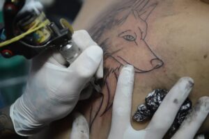 Conselho Federal de Medicina proíbe anestesia para a realização de tatuagens
