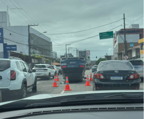 (foto: reprodução/rede sociais) carro capotamento