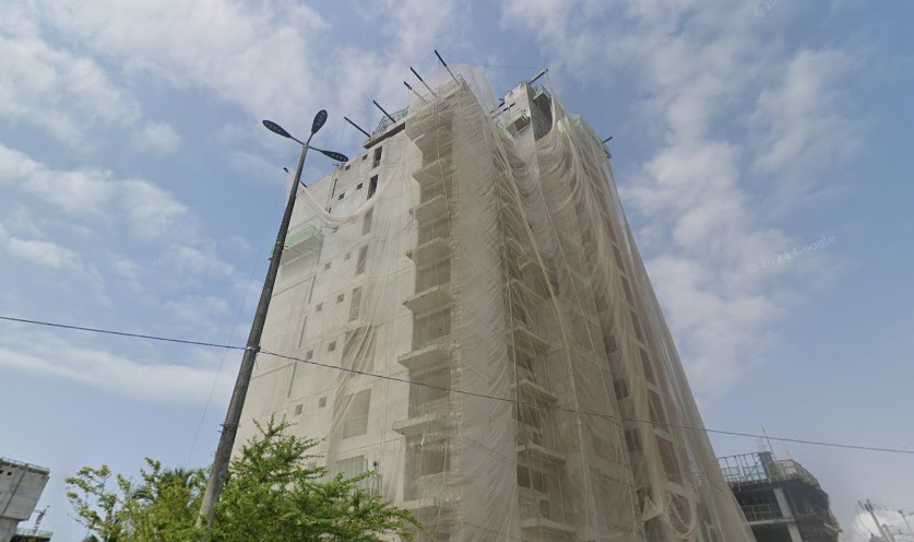 'Lei do gabarito': Ministério Público ajuíza ação contra construção de prédio de luxo em Cabedelo e quer demolição de área excedente Prédio em construção que é alvo do MP. (foto: reprodução/Google Maps) lei do gabarito