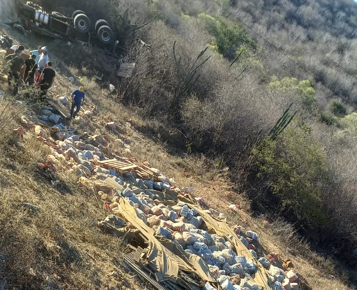 serra de santa luzia, caminhao, acidente