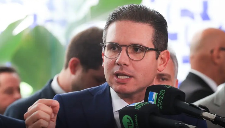 Hugo Motta autoriza novo concurso da Câmara dos Deputados com salários de até R$ 29 mil