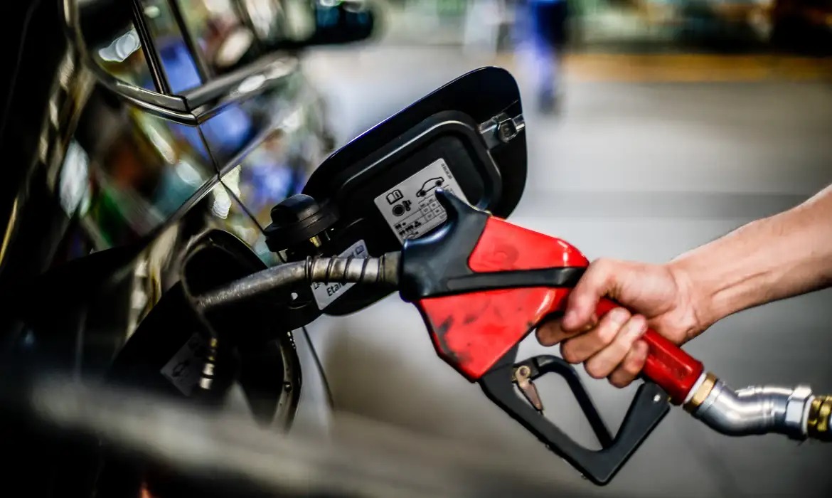 Vereadores aprovam CPI após flagra de aumento abusivo no preço da gasolina em postos de João Pessoa(foto: Marcello Casal Jr/Agência Brasil) operação