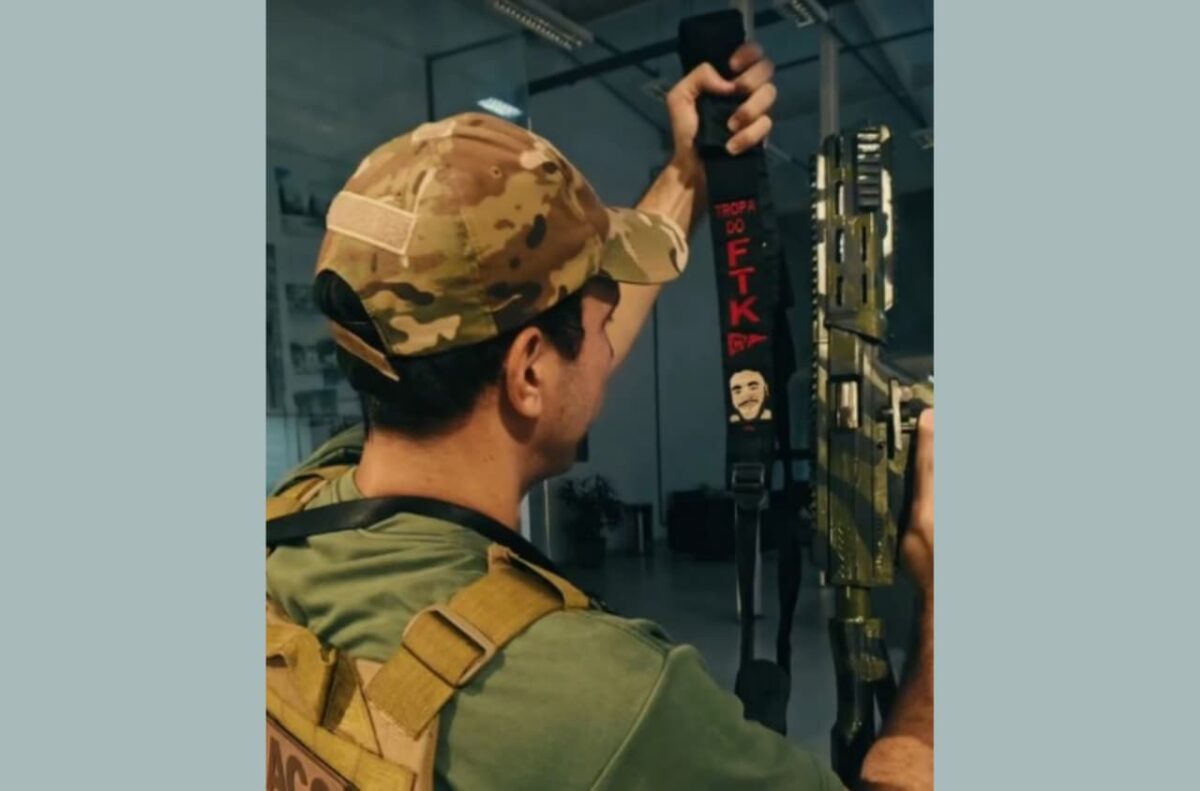 Dupla é presa e submetralhadora apreendida pela polícia em Cabedelo Dupla é presa e submetralhadora apreendida pela polícia em Cabedelo