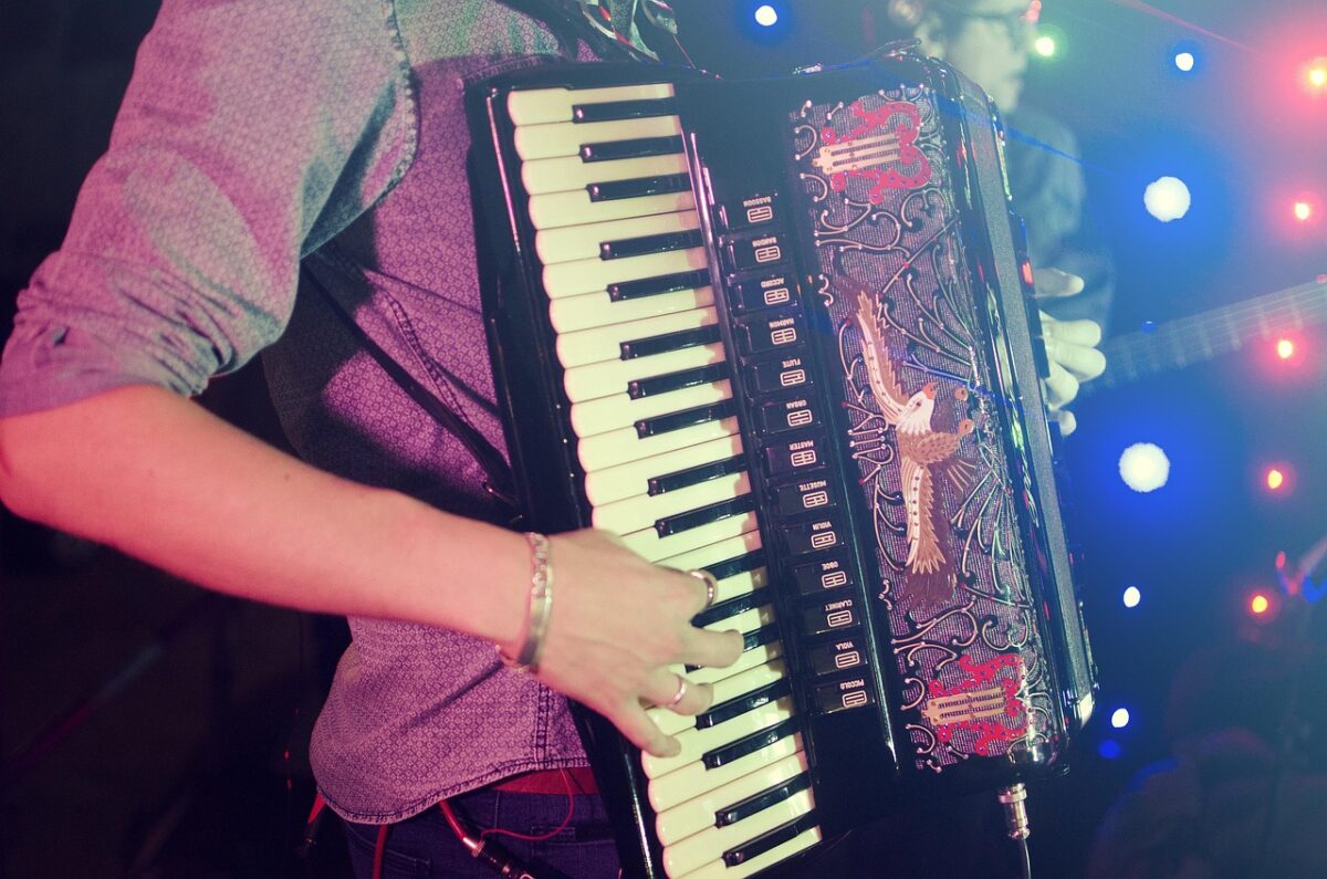 Forró busca reconhecimento como Patrimônio da Humanidade e Governo da Paraíba promove shows de Elba Ramalho e Santanna na Europa