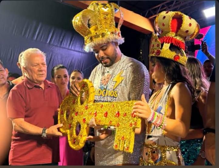 Ex-prefeito de Cajazeiras, Zé Aldemir, entregou a chave da cidade a influenciador acusado de 'adultização' de menores ex-prefeito, zé aldemir, hytalo santos