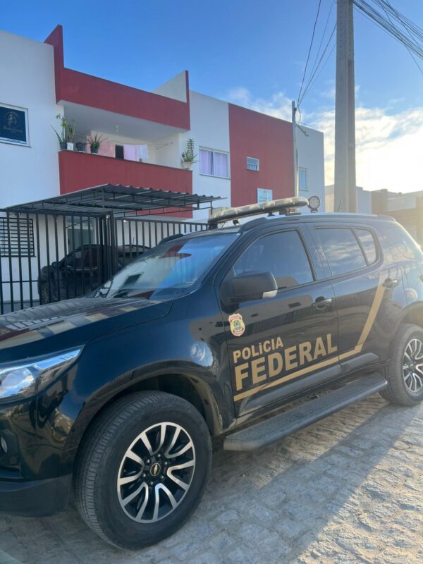A Polícia Federal deflagrou na manhã desta quinta-feira (14/08) a denominada Operação Cher Ami,
