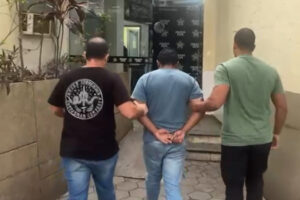 Foragido foi preso no Rio de Janeiro. (foto: reprodução/vídeo PCPB-PCRJ)