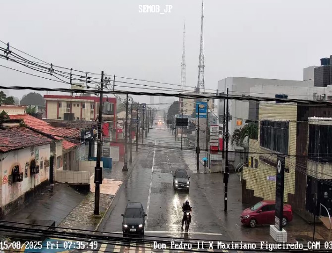 CHUVAS: Grande João Pessoa tem dia de caos com ruas alagadas, trânsito lento e desvios