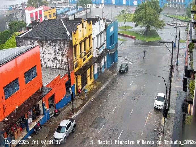 CHUVAS: Grande João Pessoa tem dia de caos com ruas alagadas, trânsito lento e desvios