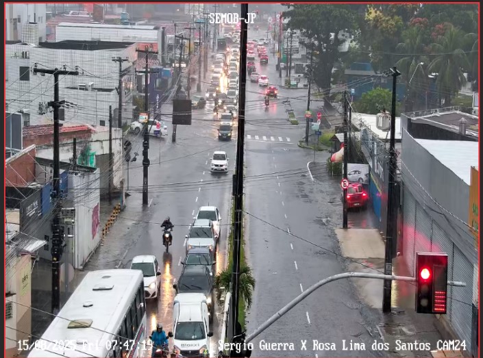 CHUVAS: Grande João Pessoa tem dia de caos com ruas alagadas, trânsito lento e desvios