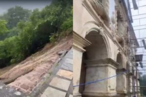 Chuvas fortes causam deslizamento de terra na lateral de igreja histórica, em Lucena