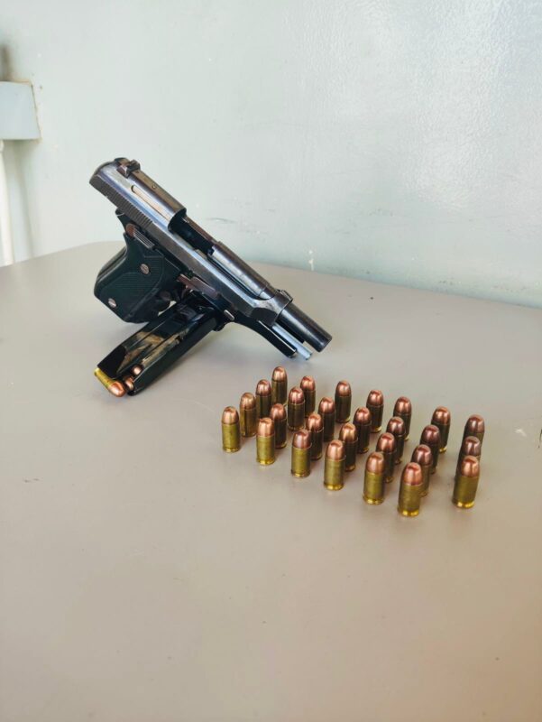 Polícia Militar prende suspeito com arma de fogo e veículo clonado, em Monteiro