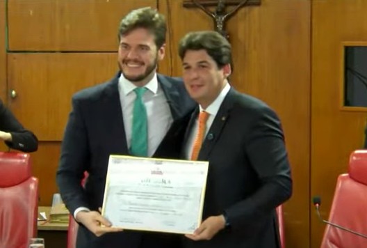 Emocionado, prefeito de Campina Grande, Bruno Cunha Lima, recebe título de cidadão pessoense: "sempre me senti muito acolhido aqui" Emocionado, prefeito de Campina Grande, Bruno Cunha Lima, recebe título de cidadão pessoense: "sempre me senti muito acolhido aqui"