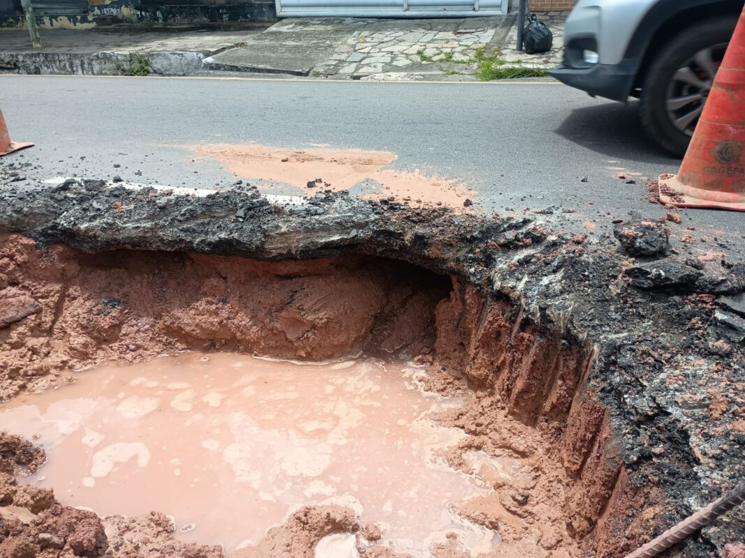 Asfalto cede e trecho da via que liga o Cristo ao Rangel é interditado em João Pessoa (foto: divulgação/Semob-JP) via João Pessoa asfalto trânsito