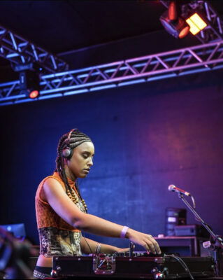 DJ Kamet, multiartista não-binário, agitador cultural, ator e membro na cena Ballroom paraibana