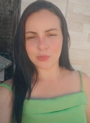 A vítima foi identificada como Adrine Taísa Barros dos Santos, de 26 anos, conhecida como Drika.