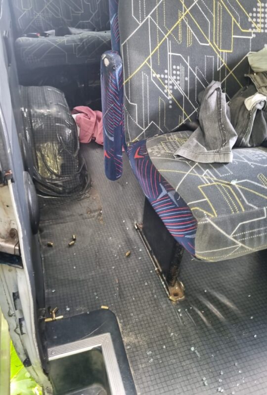 Criminosos sequestram casal e van escolar para realizar ataque a tiros em João Pessoa