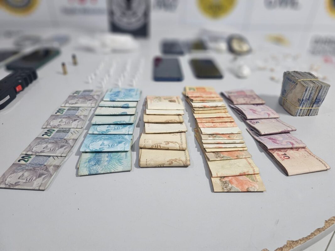 Operação prendeu traficante e apreendeu dinheiro e drogas em Esperança. (foto: divulgação/12ª DSPC)