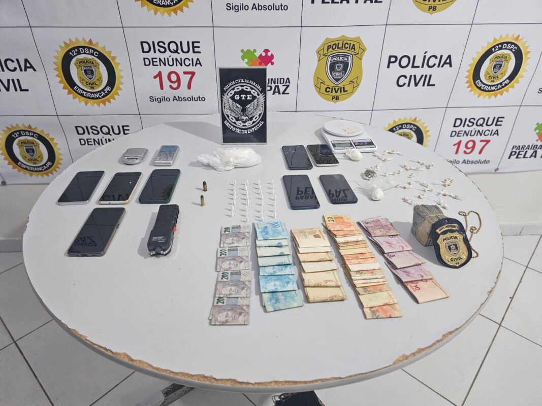 Operação prendeu traficante e apreendeu dinheiro e drogas em Esperança. (foto: divulgação/12ª DSPC)