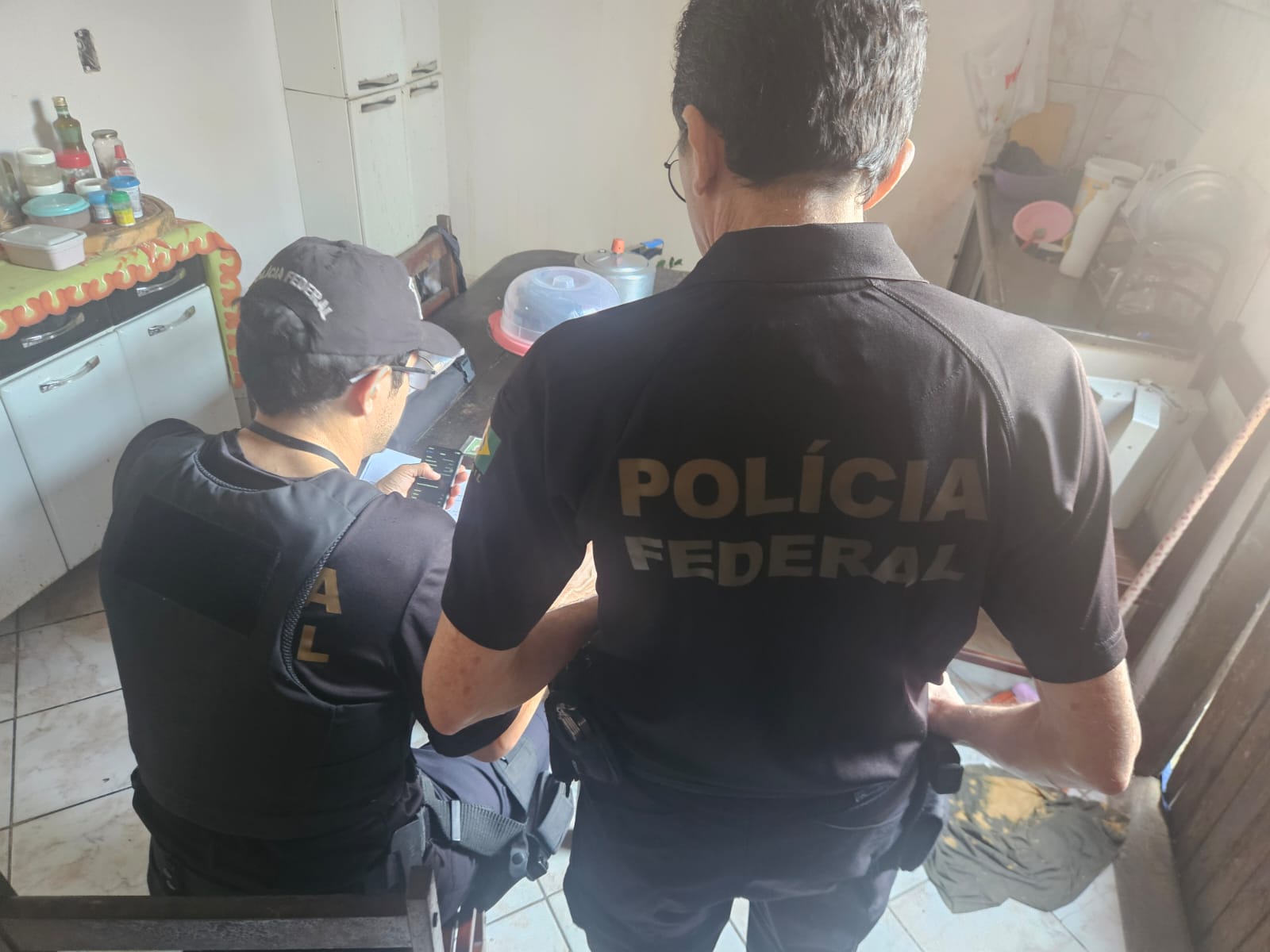 Polícia Federal cumpre mandados de busca em operação contra corrupção eleitoral em Cruz do Espírito Santo