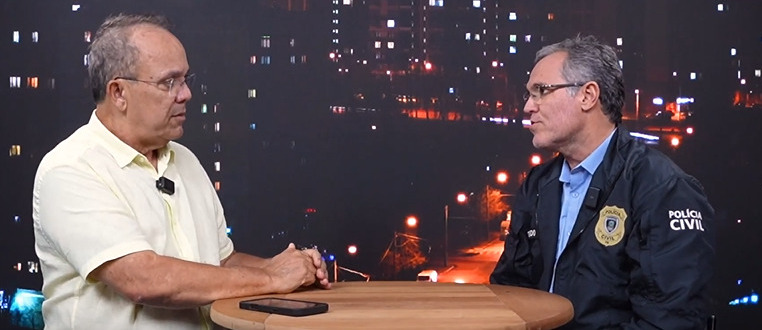 Delegado-geral da Polícia Civil, André Rabelo é entrevistado por Clilson Júnior no '20 mintuos'. (foto: ClickPB)