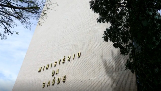 Governo identifica 97 falsos médicos criados por IA divulgando desinformação sobre saúde no YouTube