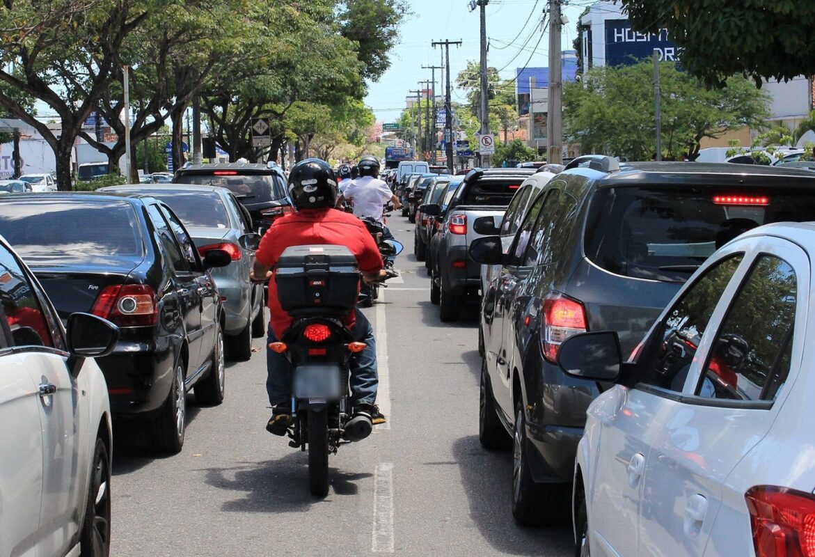 Moto é o principal meio de transporte dos paraibanos para ir ao trabalho; ônibus fica em quarto lugar avenida beira rio