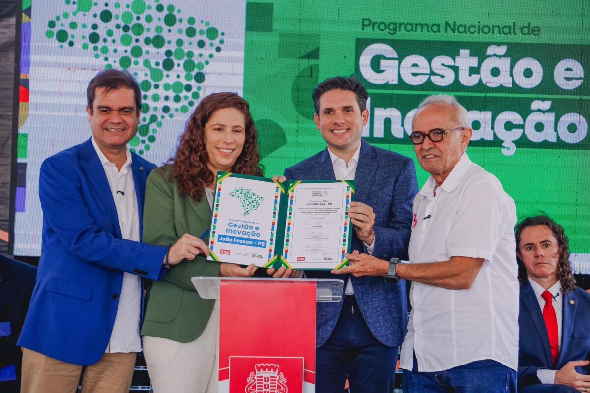 Ministra assina cessão de prédios da União na Paraíba e parceria com Prefeitura de João Pessoa: "nenhum imóvel vazio" Ministra, esther dweck, governo lula, joao pessoa