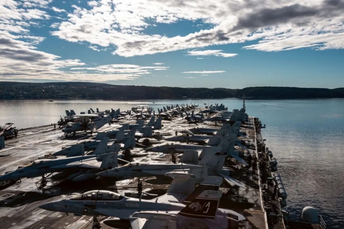 Estados Unidos enviam maior porta-aviões do mundo para o Caribe