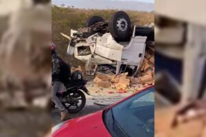 Caminhão colide com quatro carros na BR-230 em Soledade