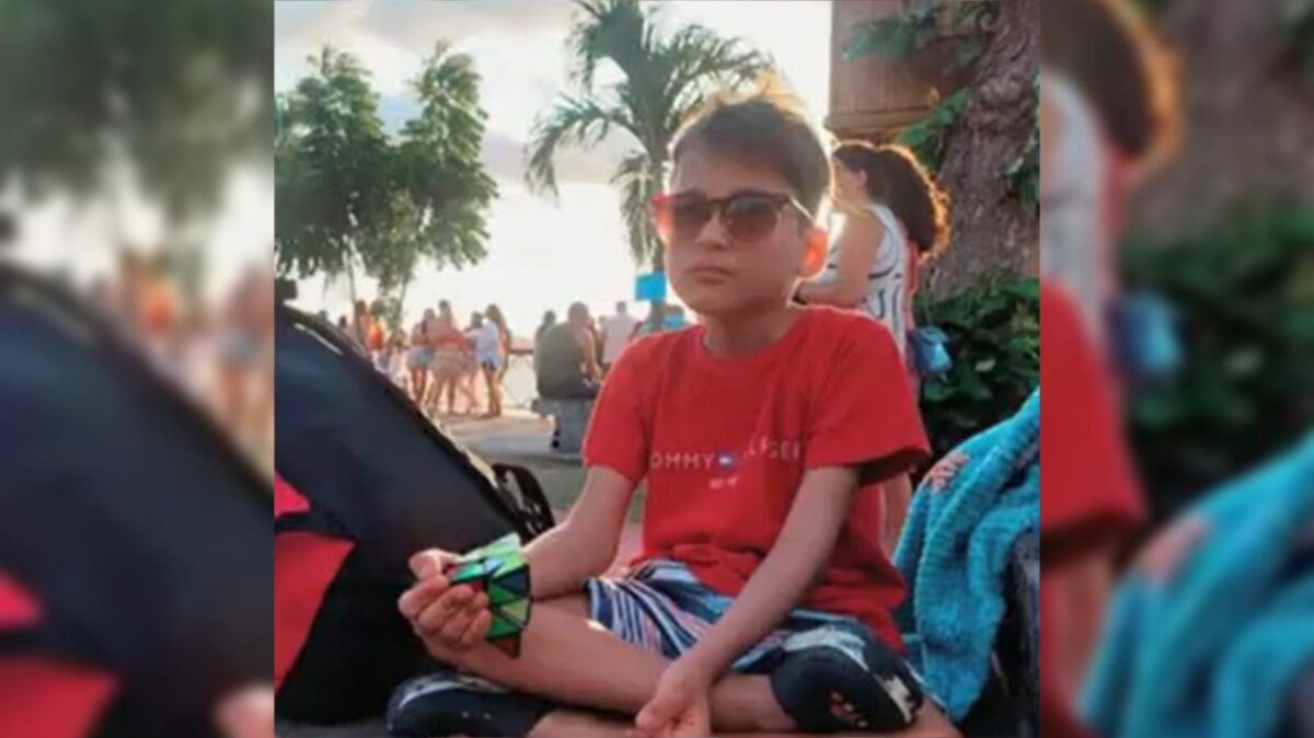 Criança autista morta pelo próprio pai em João Pessoa é sepultada; morte pode ter sido por envenenamento Criança autista foi morta pelo pai, em João Pessoa. (foto: reprodução/TV Correio)