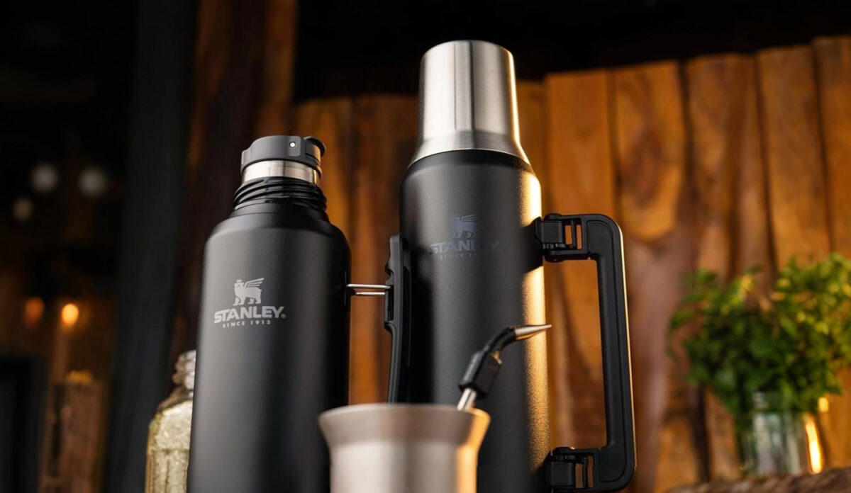 Amazon Derruba o Preço da Garrafa Térmica Stanley Classic Amazon Derruba o Preço da Garrafa Térmica Stanley Classic