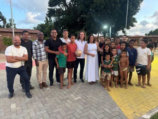 Veneziano Vital participa de entrega de praça com recursos de suas emendas na zona rural de Pitimbu