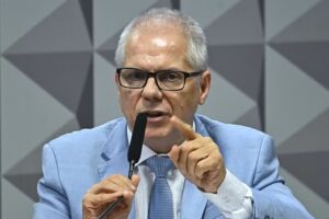 Ex-presidente do INSS do governo Lula é preso em operação da PF contra descontos ilegais