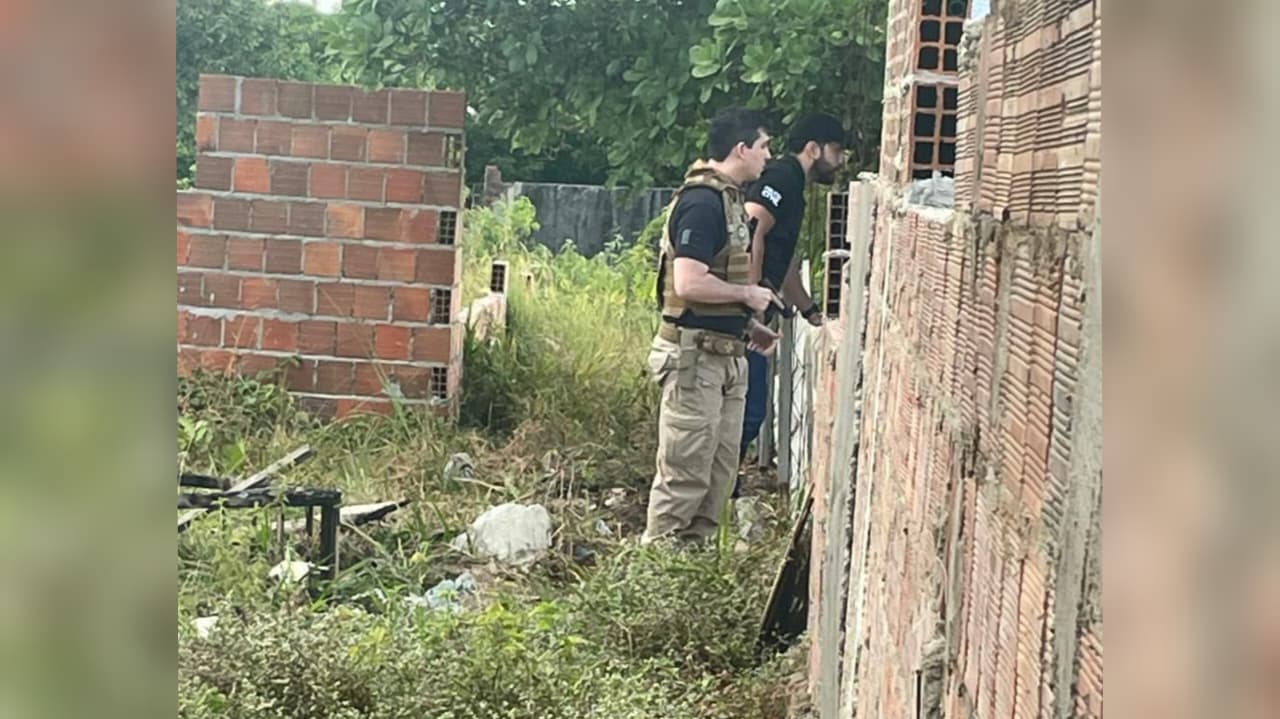 Operação da Polícia Civil cumpriu mandado contra homem investigado por oferecer vantagem a adolescente. (foto: divulgação/DECC)